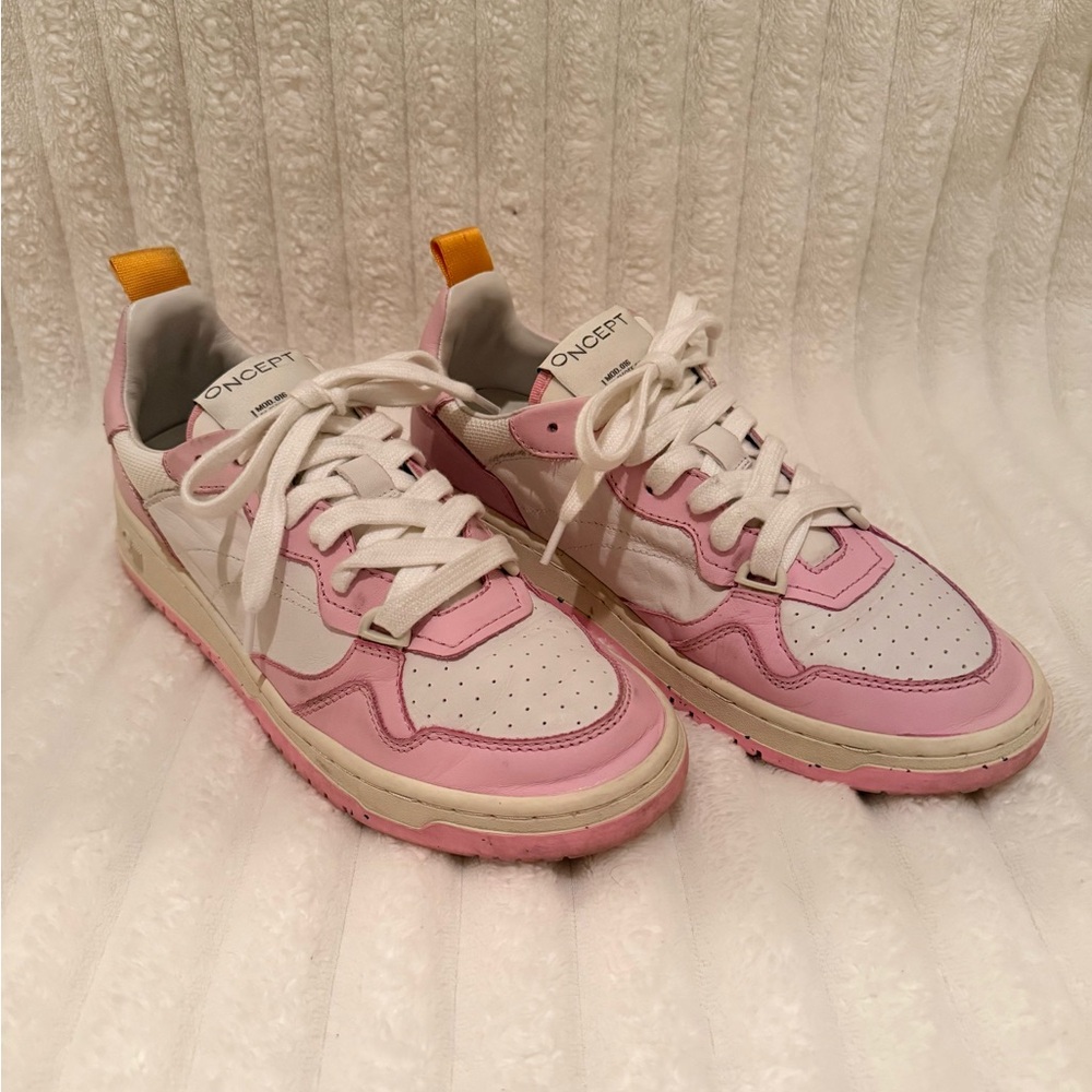 Oncept Phoenix Sneakers in Orchid